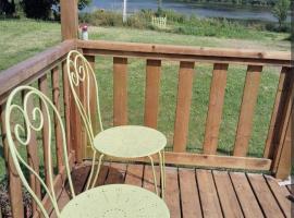 Bungalow face à l'étang, Bungalow in Précy