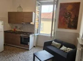 120m2-INTERO-CENTROstorico-PzzaGenova-Ospedale-parking free close