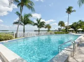 Waterfront, Spa, Pool, Private Paradise on Longboat Key