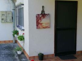 Holiday home in Balatonbereny 38081, hotel em Balatonberény