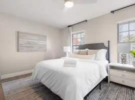UPDATED 5BR Townhome 5 Min from Notre Dame Perfect for Groups