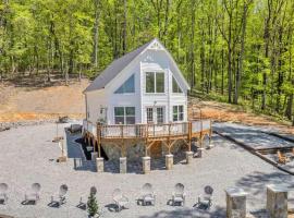 Vineyard Cottage in Wine Country with Hot Tub, hotel v destinaci Jonesville