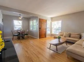 Centrally Located Cottage Near Lake Trails Shops