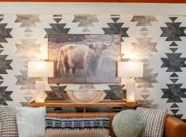 Creek-Hot Tub-View-Pets-10min DT