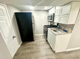 Super Amazing Place To Stay Near Downtown! Free Parking