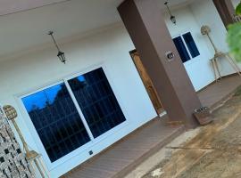 Okpèyèmi guest house, hotel v destinaci Porto-Novo