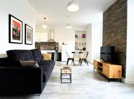 Le Midtown - By BEST KEYS - Idéal Pro & Couple - Grande Terrasse & Lumineux - Centre-Ville - Smart TV Netflix & WiFi Fibre - Check-in Autonome - Parking Facile - Calme & Confort Premium