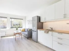 Modern apartment ONLY 5 minutes from City centre
