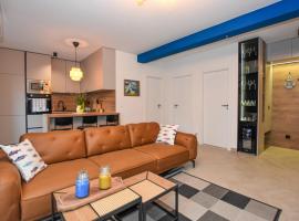 Apartment T E A Pag with HOT TUB, hotel u gradu Pag