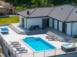 NEW! Villa Dalmatia with Sauna, Hot tub, Heated pool