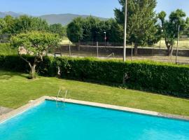 CAL QuEROL LlíViA - Piscina, ξενοδοχείο σε Llivia