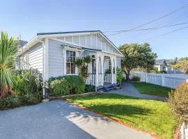 Unique and Cosy Cottage with a Sunny Garden
