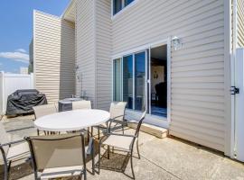 Walk to Brigantine Beach Condo with Furnished Patio, hotel v destinaci Brigantine