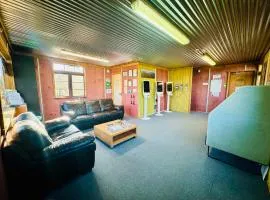 The Crossing Lodge & Backpackers