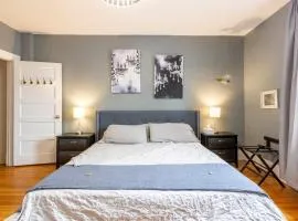 Huge King Room in 3 BedRoom Great Location Downtown Mtl