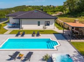 NEW! Villa Lauret with Hot-Tub, Sauna, Heated Pool, 3 En Suite Bedrooms