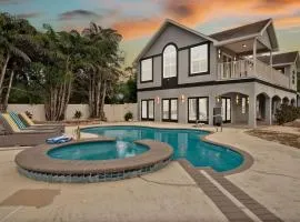 Luxury Waterfront Villa Heated Pool & Gameroom