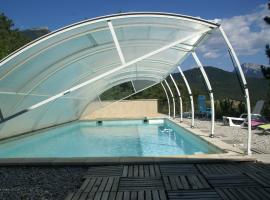 Holiday Home in Marignac with Mountain Views, cleaning included, hotel v destinaci Marignac-en-Diois