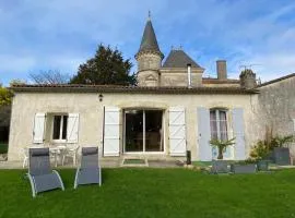 Semi-detached house on a vineyard, Talais, cleaning included