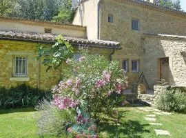 Apartment in Caderousse with Pool, cleaning included