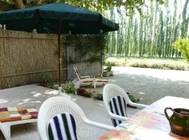 Country house with private terrace, Beaucaire, cleaning included