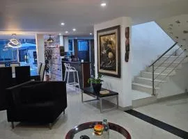 Casa de lujo en Bogotá, Jacuzzi, patio, BBQ