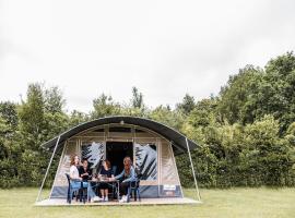 Nice tent lodge on the edge of a forest, cleaning included, ξενοδοχείο σε Nommern