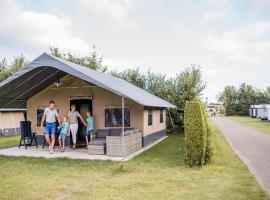 Fine safari tent in a holiday park, cleaning included, ξενοδοχείο σε Nommern
