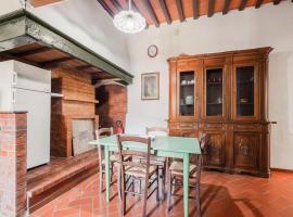 Farmhouse in San Baronto with Pool & Olive Groves, cleaning included, hotel v destinaci Quarrata