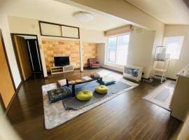 Furano Mountain House Whole House Rental Exclusive 110sqm 2 Kitchens Pick-up Service Available Host Lives On-site, caba&ntilde;a en Furano