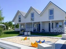 Terraced House near Baltic Sea and Golf Course, cleaning included