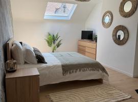 Suite en duplex avec jacuzzi et sauna privatif, au cœur de Veurne, hotel v destinaci Veurne
