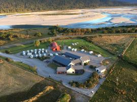 Haast River Motels & Holiday Park, hotel con estacionamiento en Haast