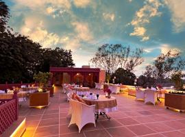 Rohet Garh, hotel with parking in Rohat