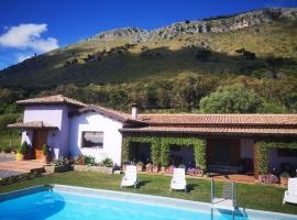 New entire villa with pool and sea views, hotel med pool i Santa Domenica Talao