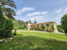 Presbytère d'Arpentian, hotel v destinaci Jégun