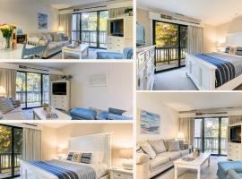 Gorgeous Grand Traverse Bay Beach Front Condo, ubytování v soukromí v destinaci Traverse City