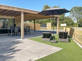 Stunning Home In Stavenisse, hotel met zwembaden in Stavenisse