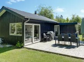 2 Bedroom Stunning Home In Væggerløse