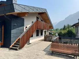 We are 4810 Chalet Les Crampons