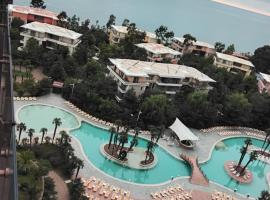 Дримлен Оазис апартамент, hotel v destinaci Chakvi