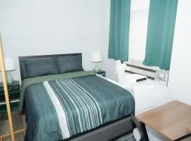 Emerald Room at Brighton Beach 2Min Walk to Ocean n Subway Chic Stay