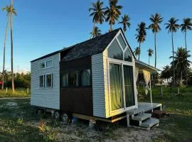 Beachfront Tiny House, Koh Samui, Thailand with FREE Rowboat