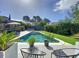 Villa contemporaine, 5 voyageurs avec piscine, jardin et proche du bord de mer