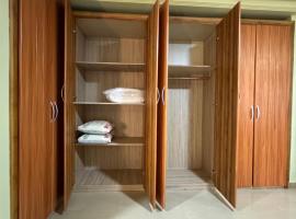 Spacious 5-Bedroom Private Home, cottage in Dawhwenya