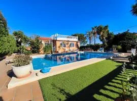 Beautiful spanish villa - near beach and shops