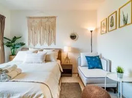 Lacasita HuaHin white room Condo