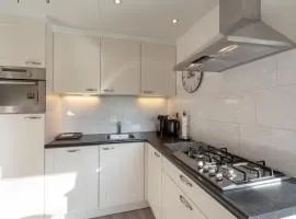 Bungalow in Sint Maartenszee near Beach