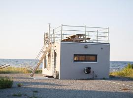 Suureliiva rannamaja, beach hotel in Vainupea