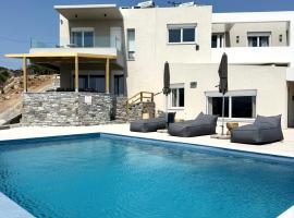 PETRA Luxury Villas, hotel con bañera de hidromasaje en Agioi Apostoli